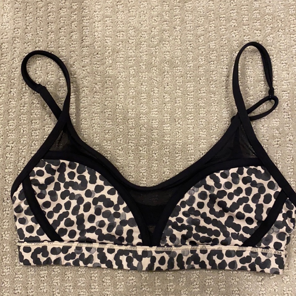 Lululemon sports bra